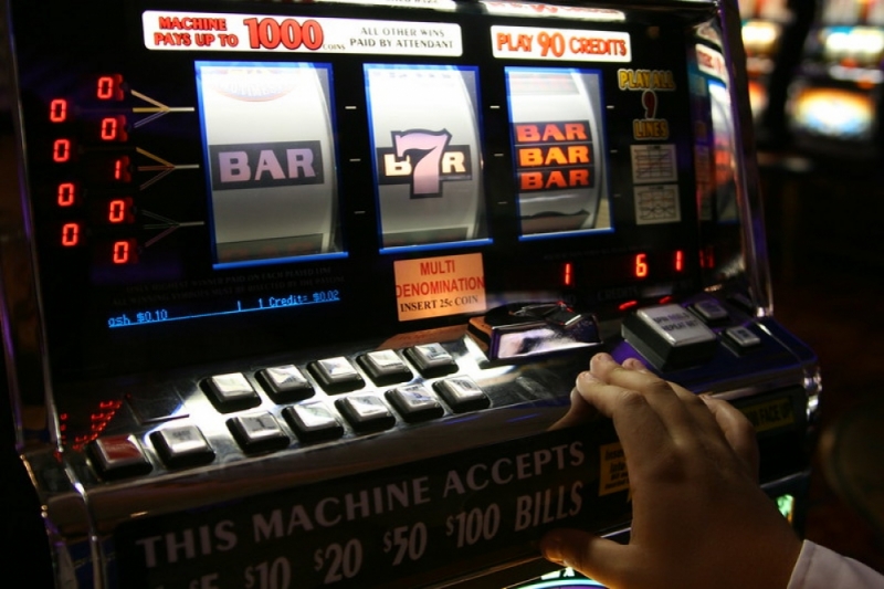 KAS wykryła 14 nielegalnych automatów do gier hazardowych - Zdjęcie ilustracyjne: Quinn Dombrowski/flickr.com (Creative Commons)