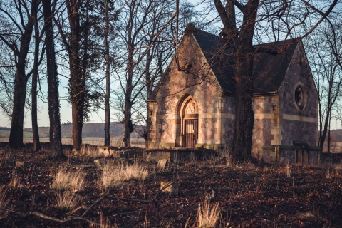Ukryta na wzgórzu neogotycka kaplica i kostnica [FOTOSPACER] - 12
