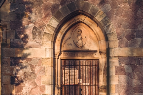 Ukryta na wzgórzu neogotycka kaplica i kostnica [FOTOSPACER] - 2