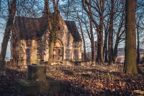 Ukryta na wzgórzu neogotycka kaplica i kostnica [FOTOSPACER] - 4