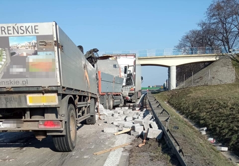 Zablokowana autostrada A4. Wypadek dwóch ciężarówek [AKTUALIZACJA] - 3
