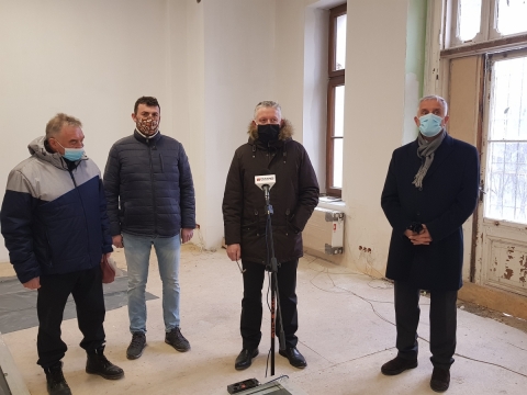 Głuszyca remontuje budynek dawnego Zespołu Szkół Włókienniczych. Powstanie tam Urząd Miejski - 2