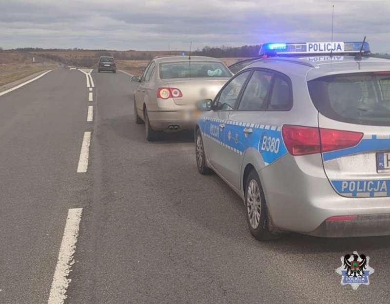 Uciekał przed policjantami skradzionym autem. W środku narkotyki - fot. dolnośląska policja