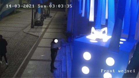 Zniszczył instalację Teatru Dramatycznego w Wałbrzychu. Sam się zgłosił i zapłacił - 0