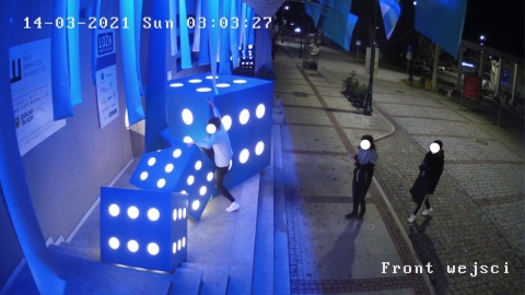 Zniszczył instalację Teatru Dramatycznego w Wałbrzychu. Sam się zgłosił i zapłacił - 3
