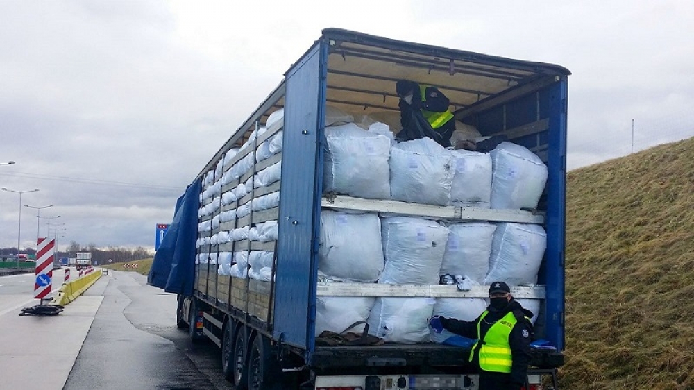 Kolejny nielegalny transport na A4. Kierowca wiózł 20 ton odpadów - fot. KAS