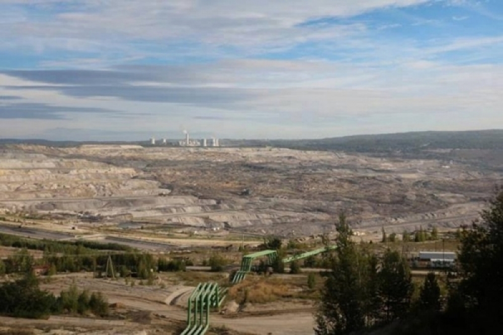 Aktywiści Greenpeace weszli na jedną z maszyn w kopalni Turów - fot. mat. prasowe