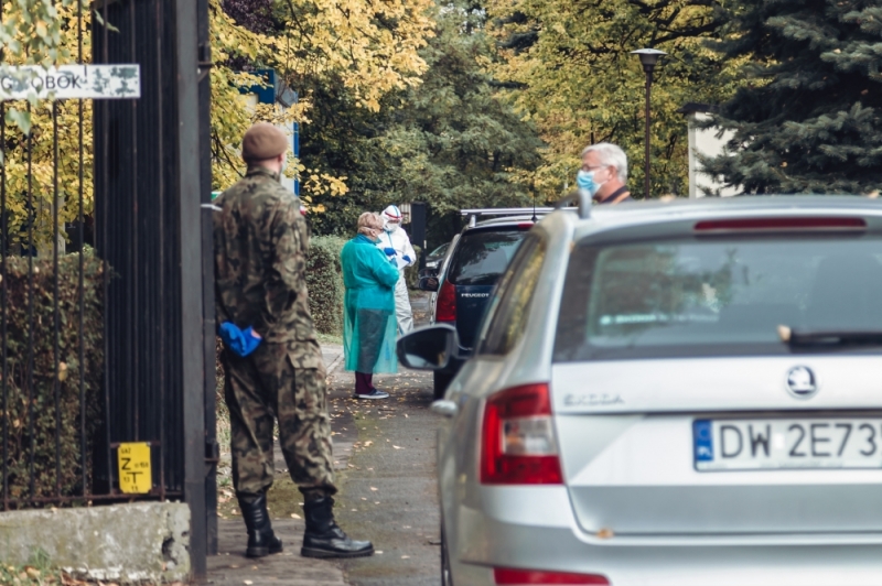 14 578 nowych zakażeń koronawirusem [WYKRESY] - fot. RW