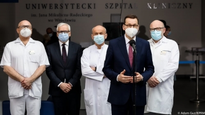Premier we Wrocławiu: W ciągu najbliższych tygodni trafi do nas 7 milionów szczepionek