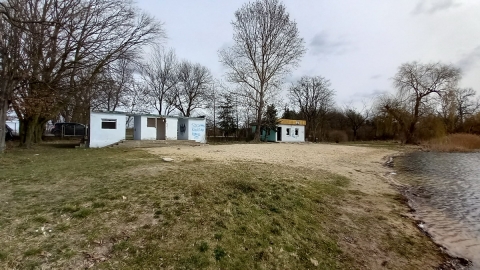 Komu jezioro, komu? Jezioro i tereny w Jezierzanach idą pod młotek - 4