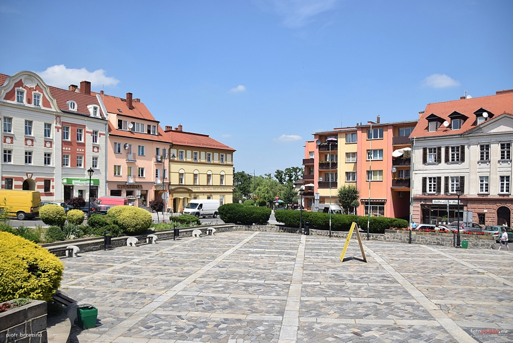 Sobótka: Będą nowe parkingi, wypięknieje centrum miasta - fot. Piotr Brzezina/fotopolska.eu (CC-BY-NC-ND 3.0)
