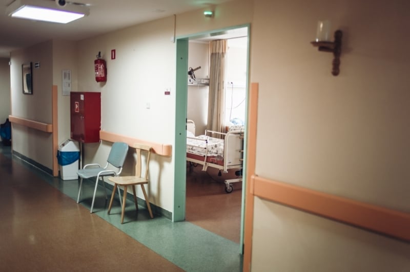 Zakaz odwiedzin w szpitalach powoduje, że z niektórymi pacjentami nie ma kontaktu - fot. Patrycja Dzwonkowska