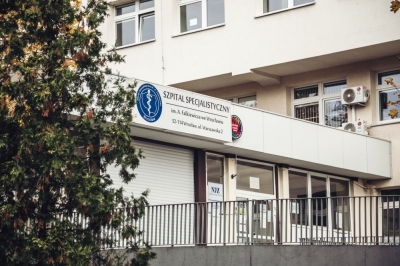 Szpital na Brochowie nie przyjmuje nowych pacjentów z Covid-19