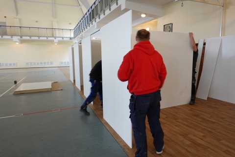 Samorządy przygotowują nowe centra szczepienia przeciw COVID-19 - 0