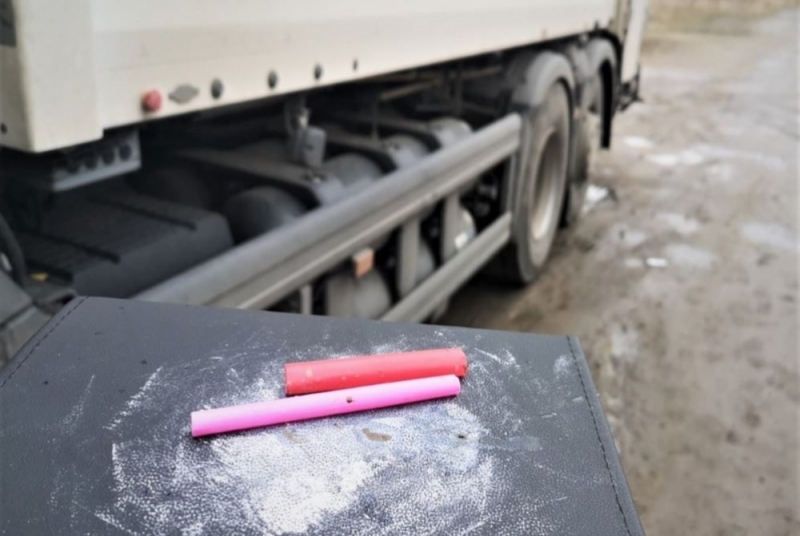 Wyciągali kubły, a potem wciągali amfetaminę - fot. Policja Wrocławska