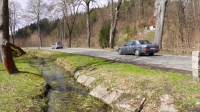 Koniec z drogą wstydu. Rusza przebudowa trasy Janowice Wielkie-Karpniki