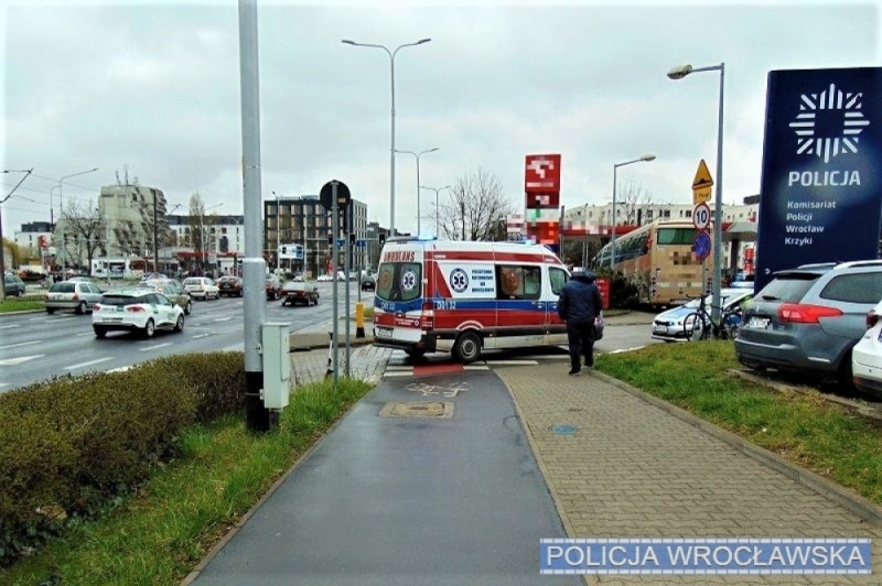 Miał zatrzymane prawo jazdy, a jednak potrącił rowerzystę - fot. wroclaw.policja.gov.pl