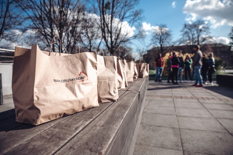 #BelDomHelp. Fundacja Białoruski Dom przywiozła paczki dla rodaków mieszkających we Wrocławiu - 0
