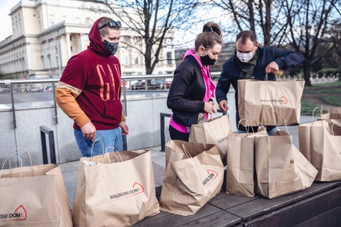 #BelDomHelp. Fundacja Białoruski Dom przywiozła paczki dla rodaków mieszkających we Wrocławiu - 7