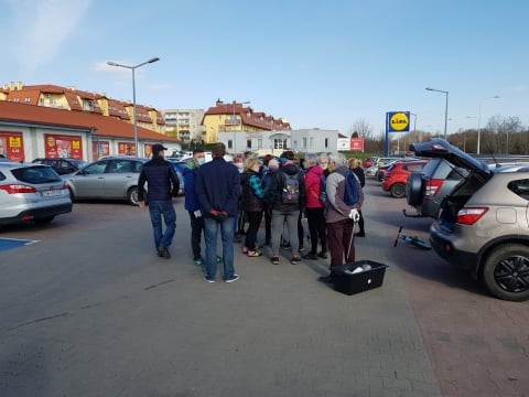 "Czysty i Zielony Wałbrzych". Za śmieci można było dostać kwiaty - 1