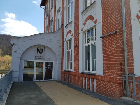 Wałbrzyska filia Politechniki Wrocławskiej coraz bardziej atrakcyjna dla studentów - 1