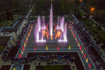 Legnica: Tłumy w parku na premierowym pokazie fontanny