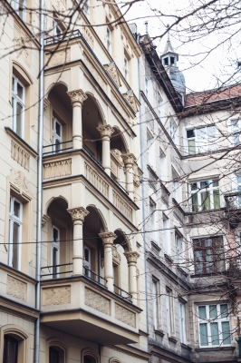 W połowie historyzm, w połowie modernizm. Ulica Piastowska [FOTOSPACER] - 1