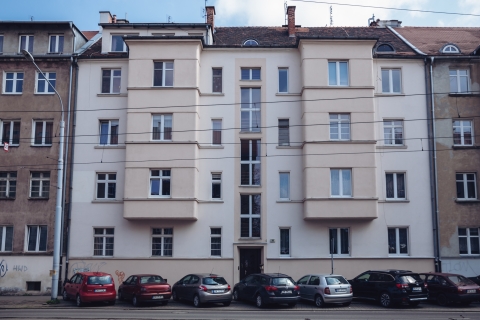 W połowie historyzm, w połowie modernizm. Ulica Piastowska [FOTOSPACER] - 2