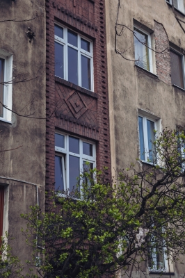 W połowie historyzm, w połowie modernizm. Ulica Piastowska [FOTOSPACER] - 3