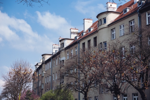 W połowie historyzm, w połowie modernizm. Ulica Piastowska [FOTOSPACER] - 5