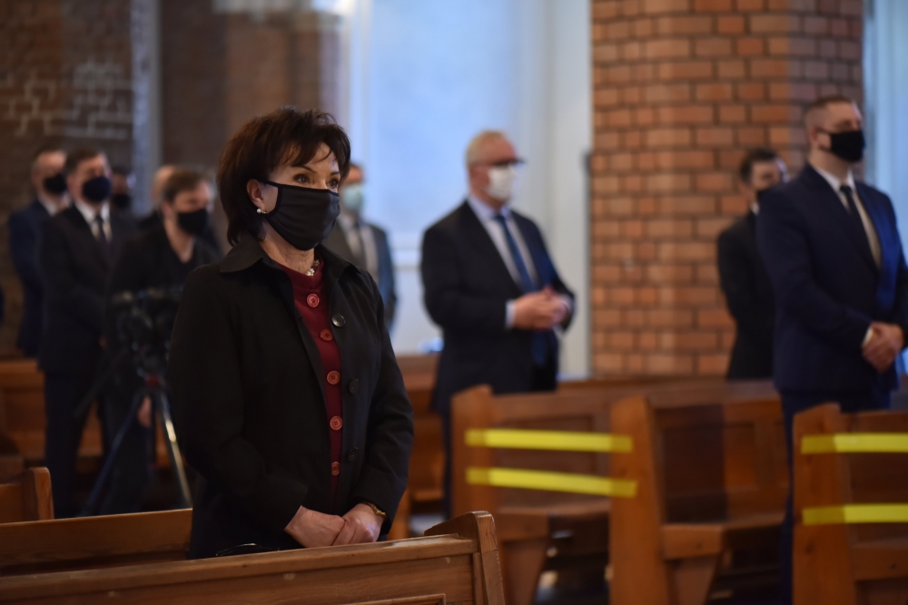 Głogów: Marszałek sejmu Elżbieta Witek wzięła udział w uroczystej mszy św. w intencji hutników i ich rodzin  - fot. Twitter/Kancelaria sejmu