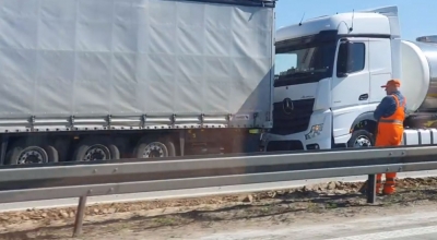 Kolizja dw&oacute;ch TIR-&oacute;w na A4. 7-kilometrowy korek [AKTUALIZACJA]