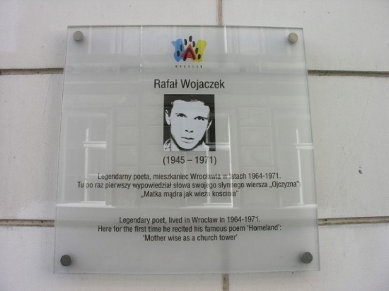 50 lat temu zmarł Rafał Wojaczek [REPORTAŻ] - Tablica pamiątkowa we Wrocławiu, fot. Wikipedia