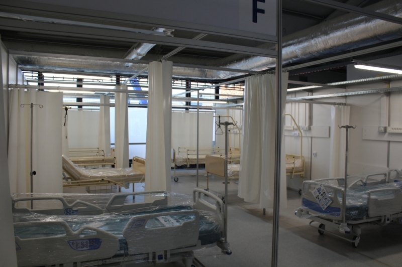 Szpital tymczasowy we Wrocławiu ma coraz mniej pacjentów - fot. RW