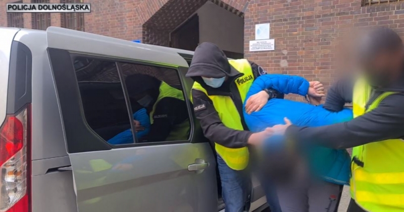 Argentyńczyk podejrzany o pedofilię w rękach dolnośląskich policjantów - fot. Policja