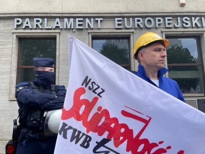 Rozsypali ok. 150 kg węgla. Kolejny dzień protestów pracowników kopalni Turów - 2