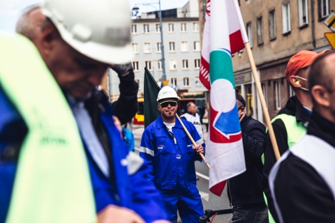 Rozsypali ok. 150 kg węgla. Kolejny dzień protestów pracowników kopalni Turów - 6