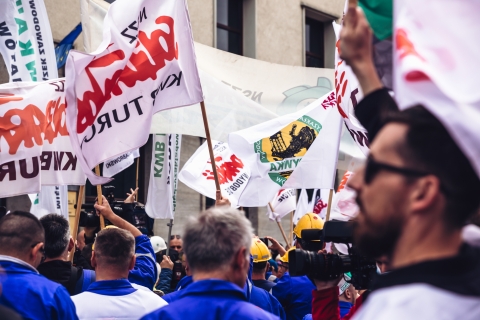 Rozsypali ok. 150 kg węgla. Kolejny dzień protestów pracowników kopalni Turów - 8