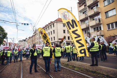 Rozsypali ok. 150 kg węgla. Kolejny dzień protestów pracowników kopalni Turów - 9