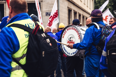 Rozsypali ok. 150 kg węgla. Kolejny dzień protestów pracowników kopalni Turów - 12