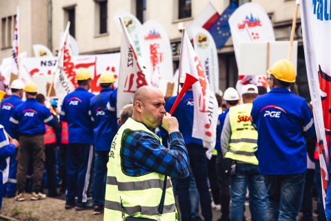 Rozsypali ok. 150 kg węgla. Kolejny dzień protestów pracowników kopalni Turów - 13
