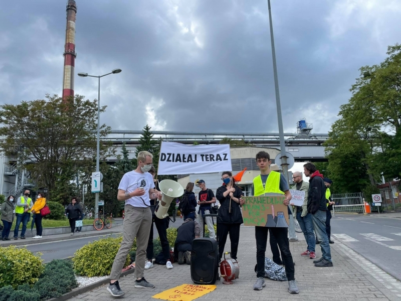 Młodzi ludzie protestowali w sprawie Turowa. Chcą odejścia od węgla - fot. Ida Górska