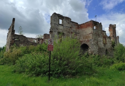 Jest ruiną i ruiną pozostanie. Zabytkowy pałac nie zostanie odbudowany