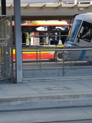 Wykolejony tramwaj na placu Grunwaldzkim [ZDJĘCIA] - 4