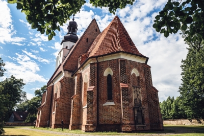 Gotycki kościół w Małkowicach [FOTOSPACER]