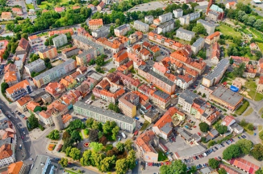 700 lat w tym samym miejscu. Dziś jubileusz zakonu w Lubaniu - Lubań z lotu ptaka (fot. luban.pl)