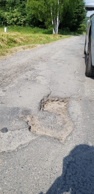 "Droga wstydu". Mieszkańcy załamują ręce, turyści gubią koła - 0