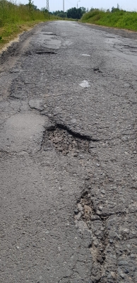 "Droga wstydu". Mieszkańcy załamują ręce, turyści gubią koła - 3