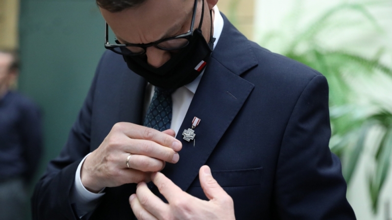 Premier uhonorowany Srebrnym Krzyżem Solidarności Walczącej - fot. KPRM