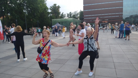 Wrocław: Wielka Potańcówka na Placu Wolności [ZDJĘCIA] - 8